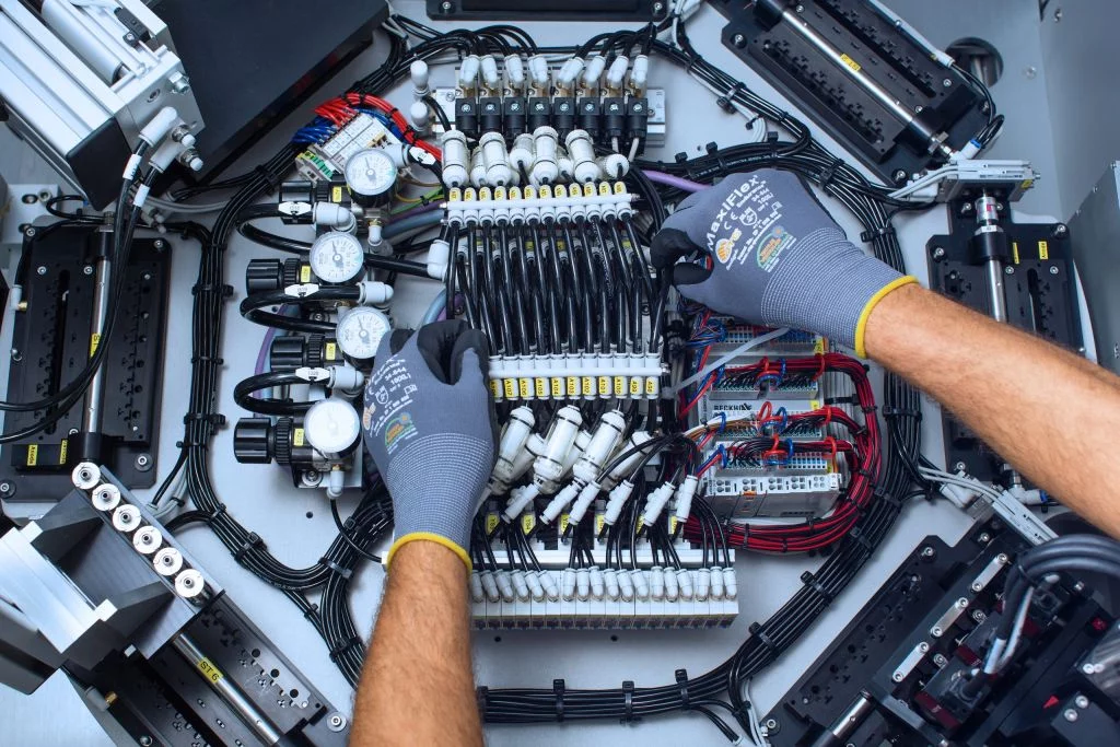 JL040416082-scaled Advanced Packaging Machine from the inside