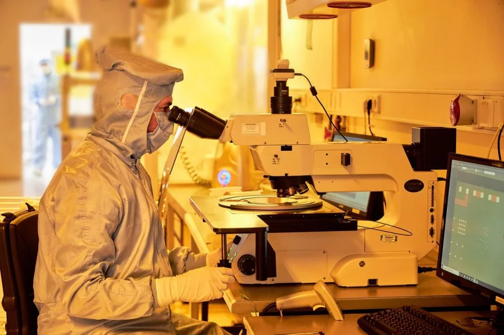Clean Room Wafer Inspection